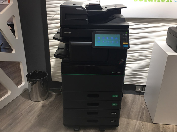 Toshiba prsente un MFP hybride capable d'imprimer avec une encre effaable.