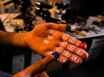L'&eacute;tonnant projecteur de poche SixthSense