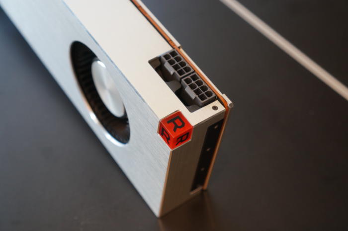 Les Radeon Vega sont ct de deux branchement 8 broches pour l'alimentation.